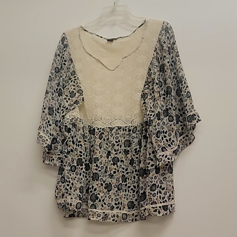 Embroidered Lace Yolk Chiffon Floral w/ Angel Wings euc